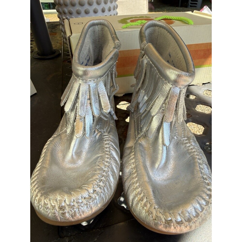 Girls Minnetonka Double Fringe Leather Side Zip Boot Silver Metallic 2 Moccasin